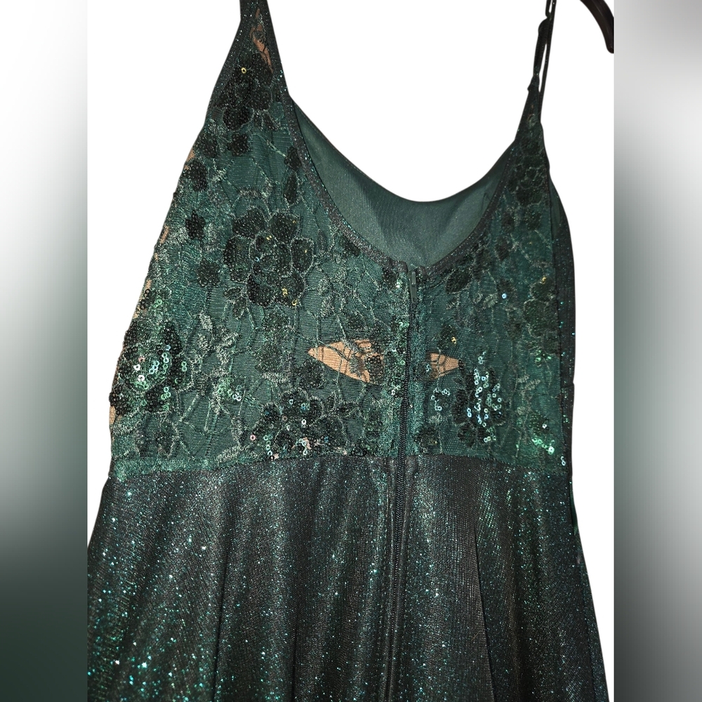 Elegant Emerald Green Evening Dress Gown - Homecoming - Prom - Picture 5 of 9